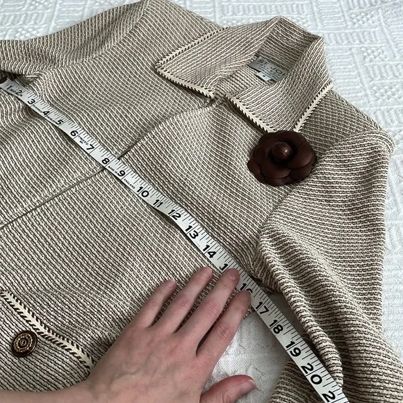 ST. JOHN Elegant Cream Women's Jacket & Skirt Set - Picture 5 of 16